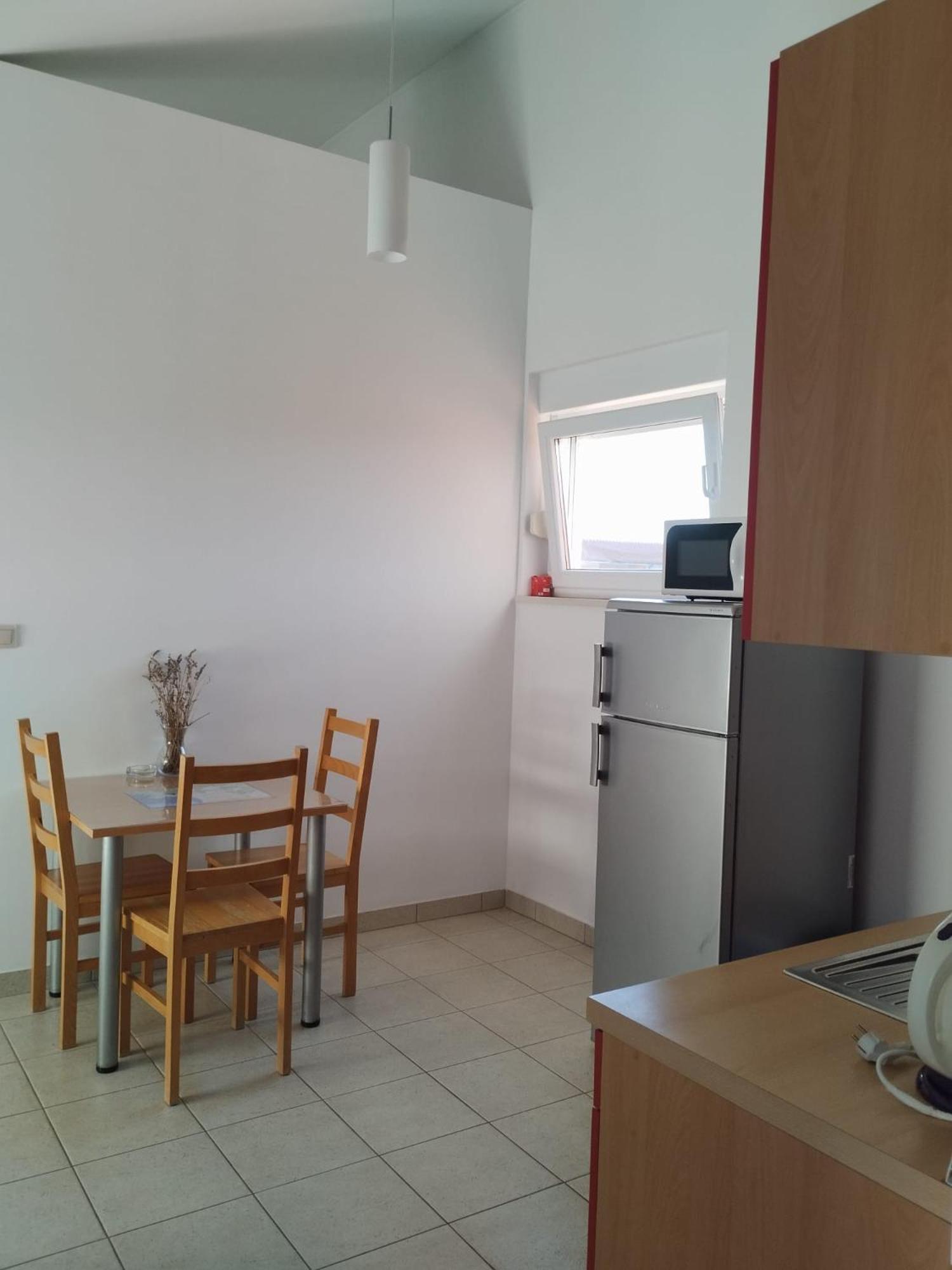 Apartments Riva Povljana Bagian luar foto