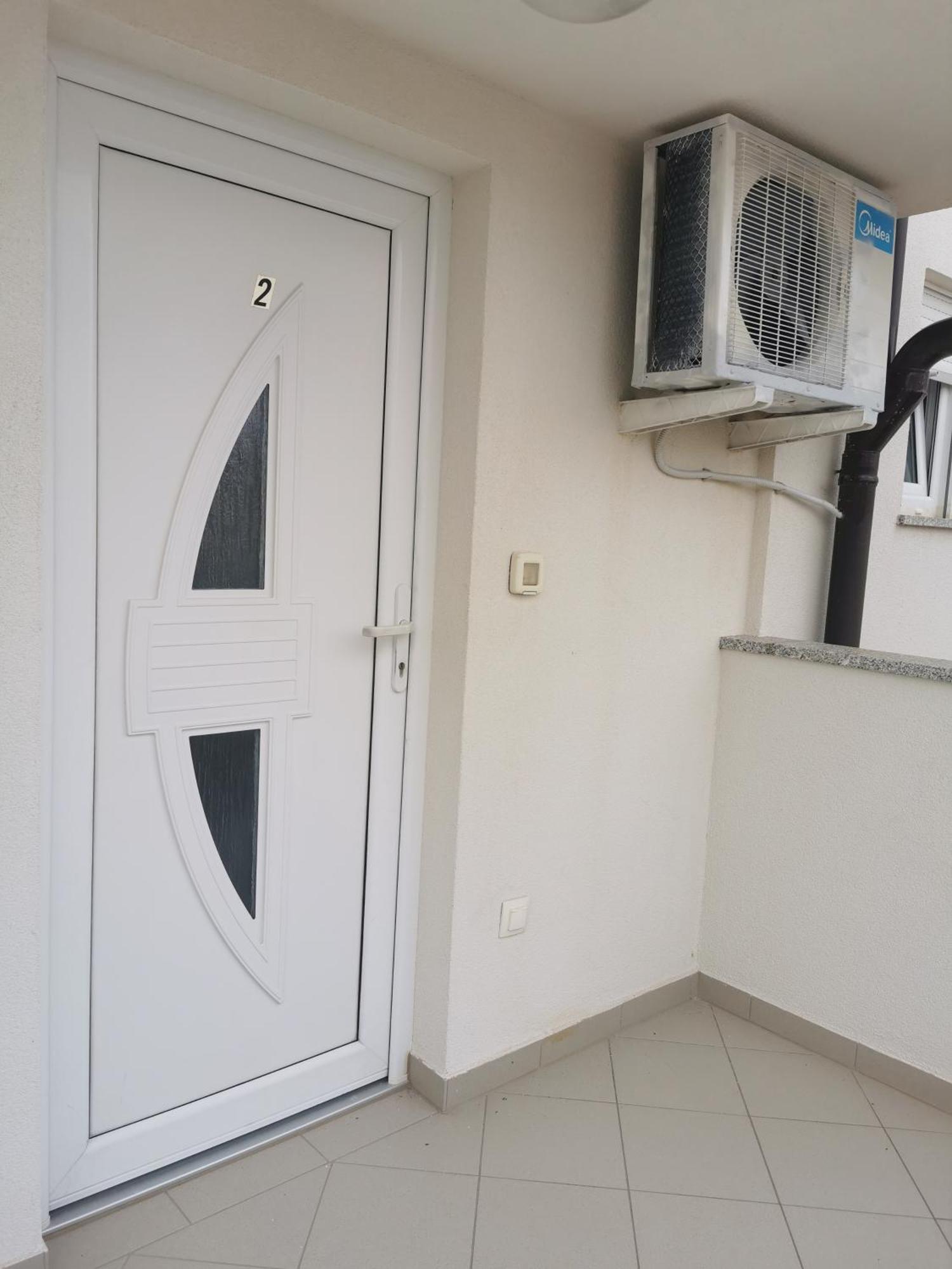 Apartments Riva Povljana Bagian luar foto