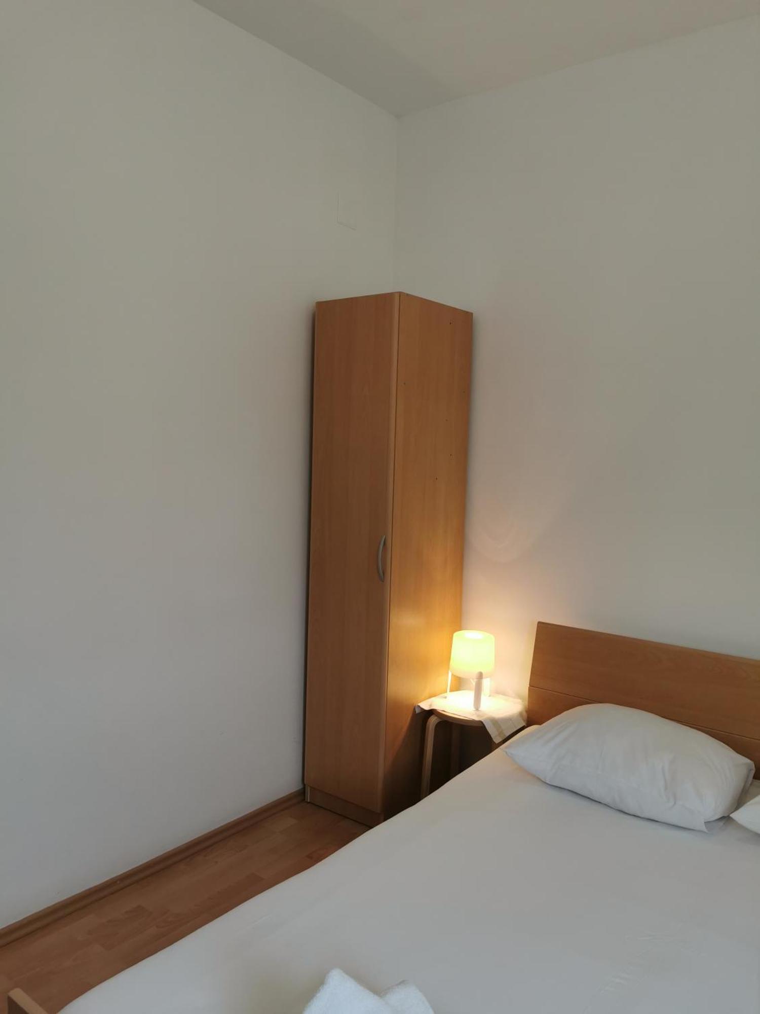 Apartments Riva Povljana Bagian luar foto